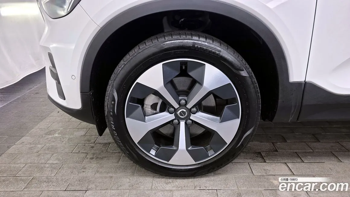 Volvo XC40 2024 из KR, фото 8