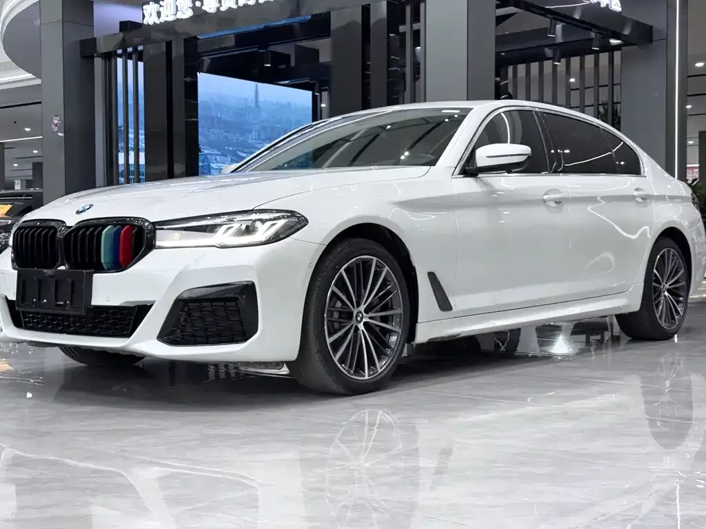 BMW 5 Series — фото 1