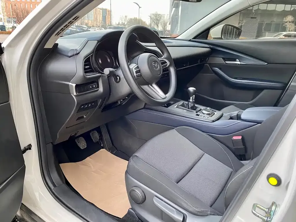 Mazda CX-30 2021 из CN, фото 2