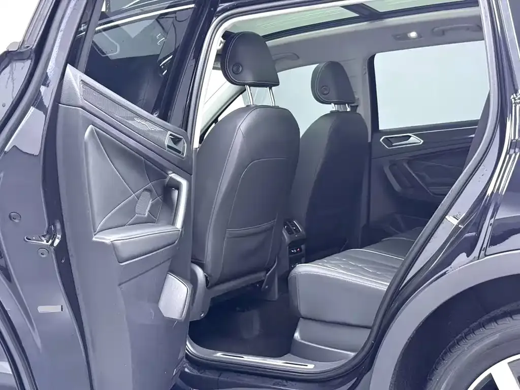 Volkswagen Tiguan L 2022 из CN, фото 4