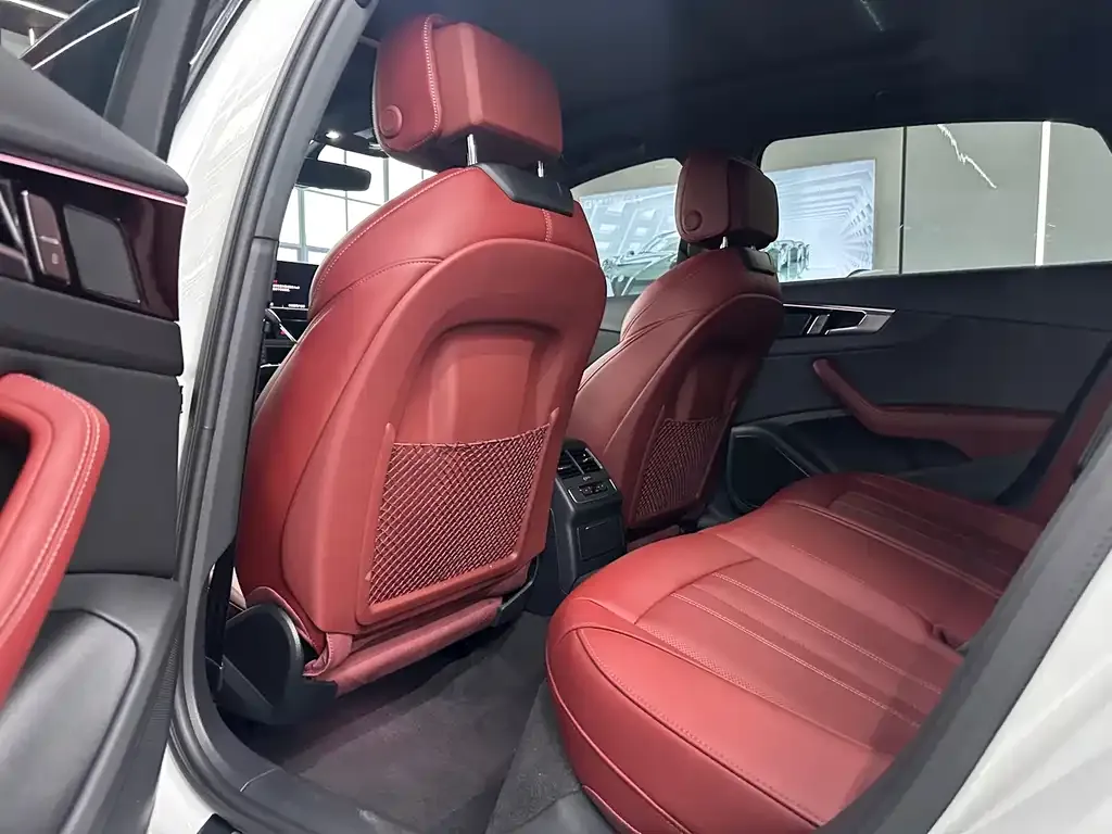 Audi A4L 2024 из CN, фото 7