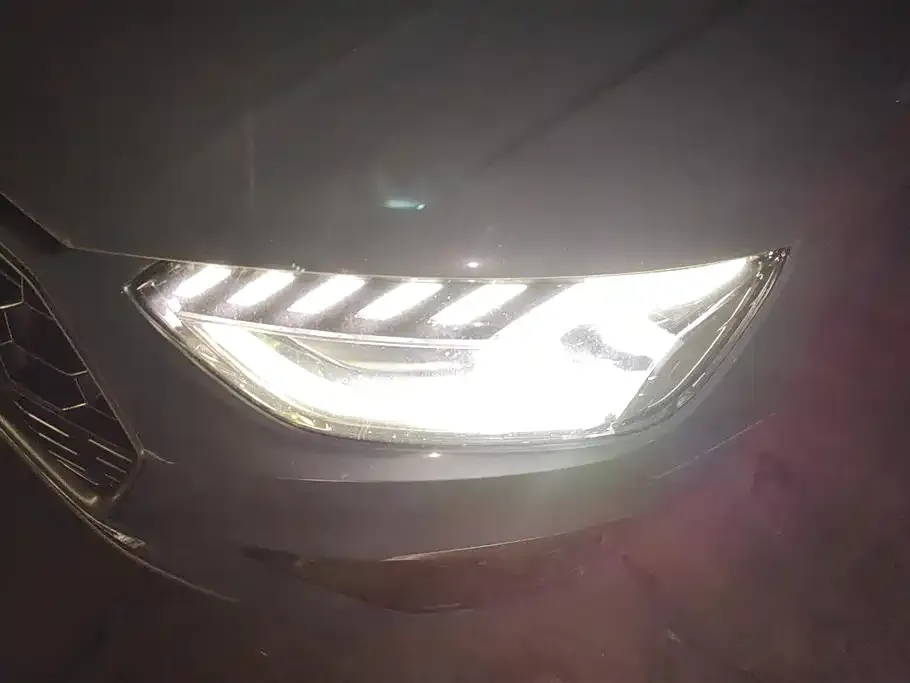 Audi A4L 2022 из CN, фото 2