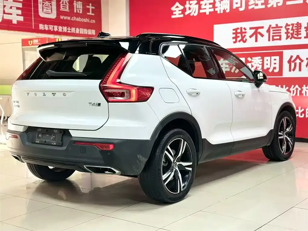 Volvo XC40 — фото 6