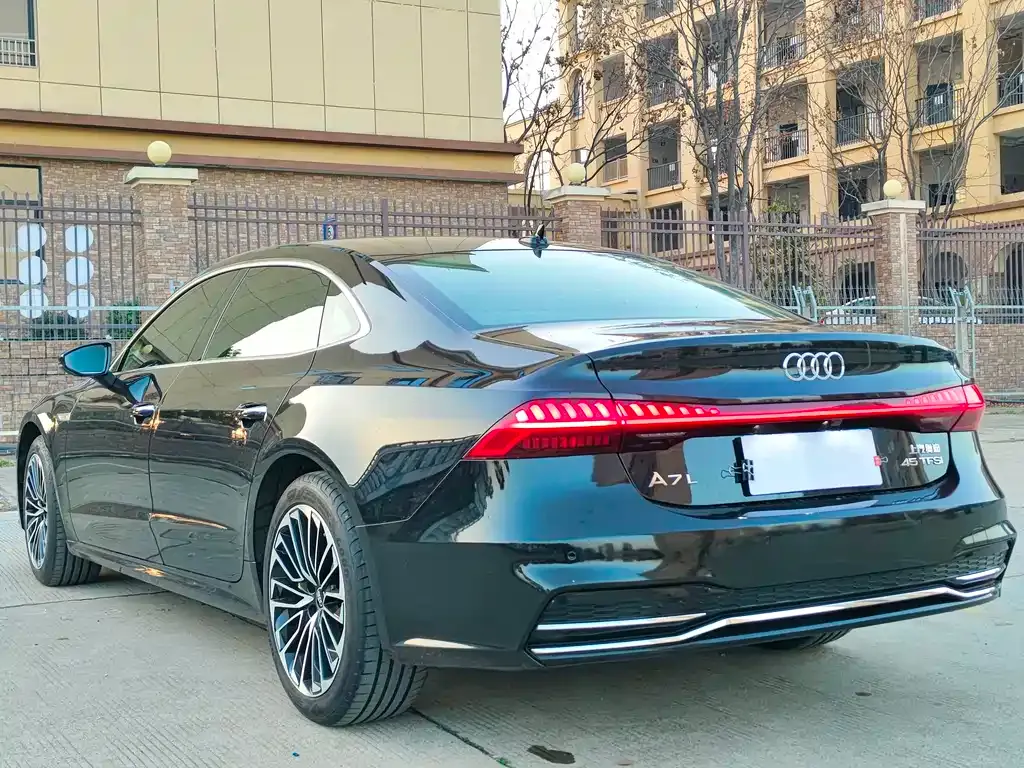 Audi A7L 2024 из CN, фото 9