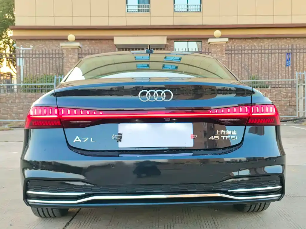 Audi A7L 2024 из CN, фото 2