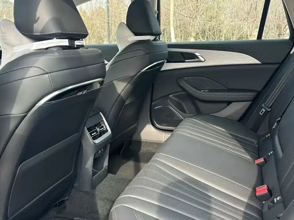 Hongqi H5 2025 из CN, фото 2