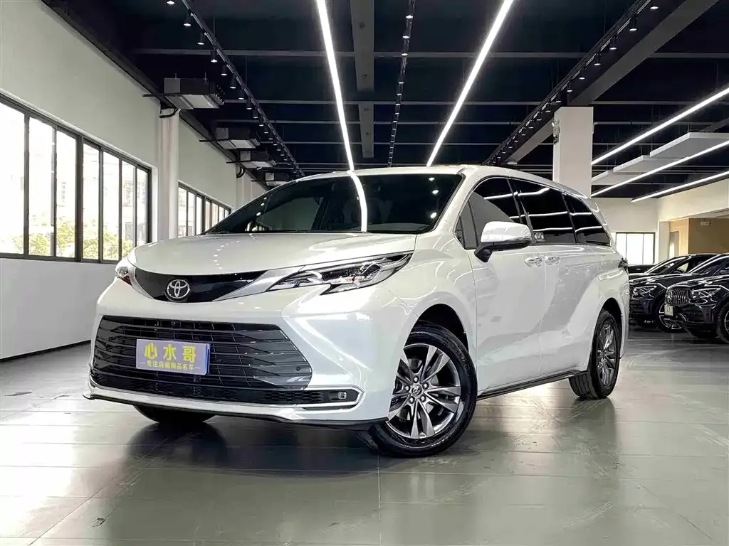 Toyota Sienna 2025 из CN, фото 1