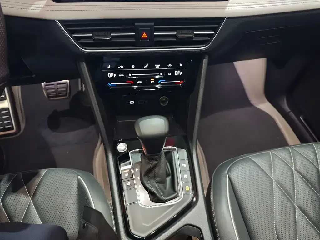 Volkswagen Tiguan L 2024 из CN, фото 2