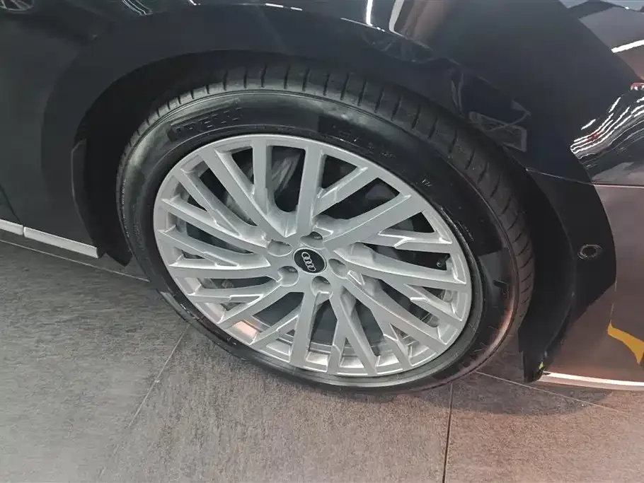 Audi A8 2022 из CN, фото 4