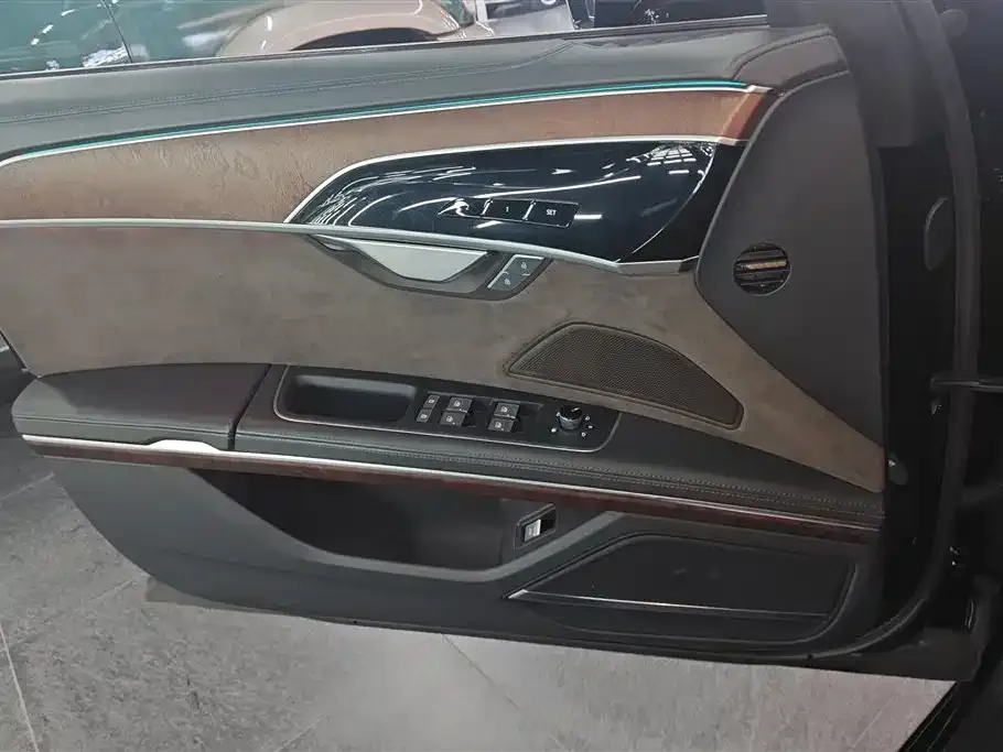 Audi A8 2022 из CN, фото 3