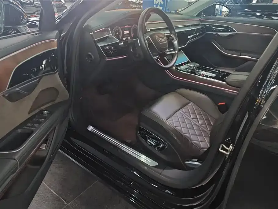 Audi A8 2022 из CN, фото 2