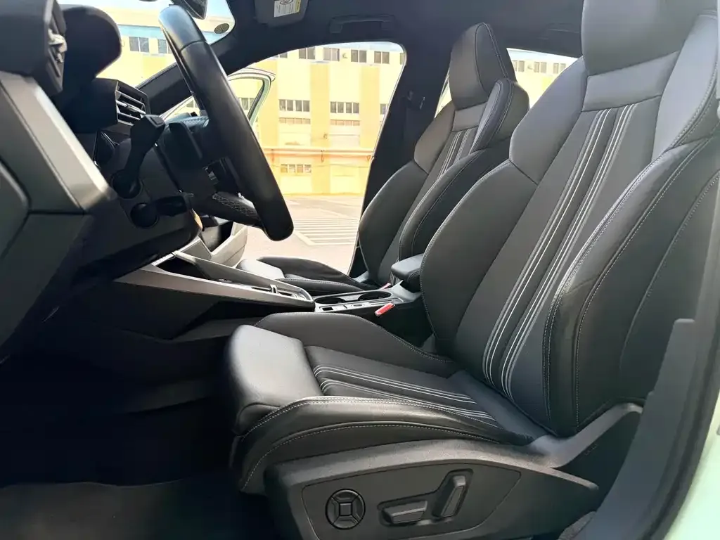 Audi A3 2023 из CN, фото 4