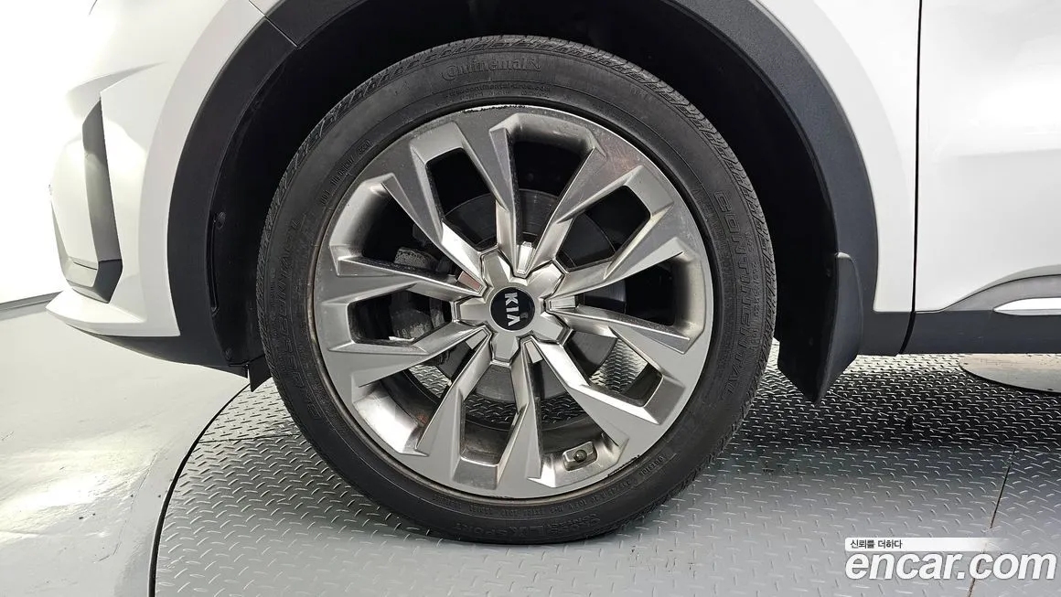 Kia Sorento — фото 10