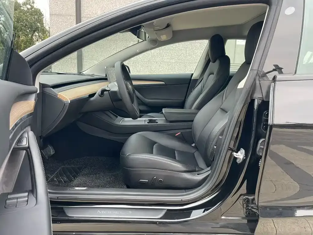 Tesla Model 3 — фото 2
