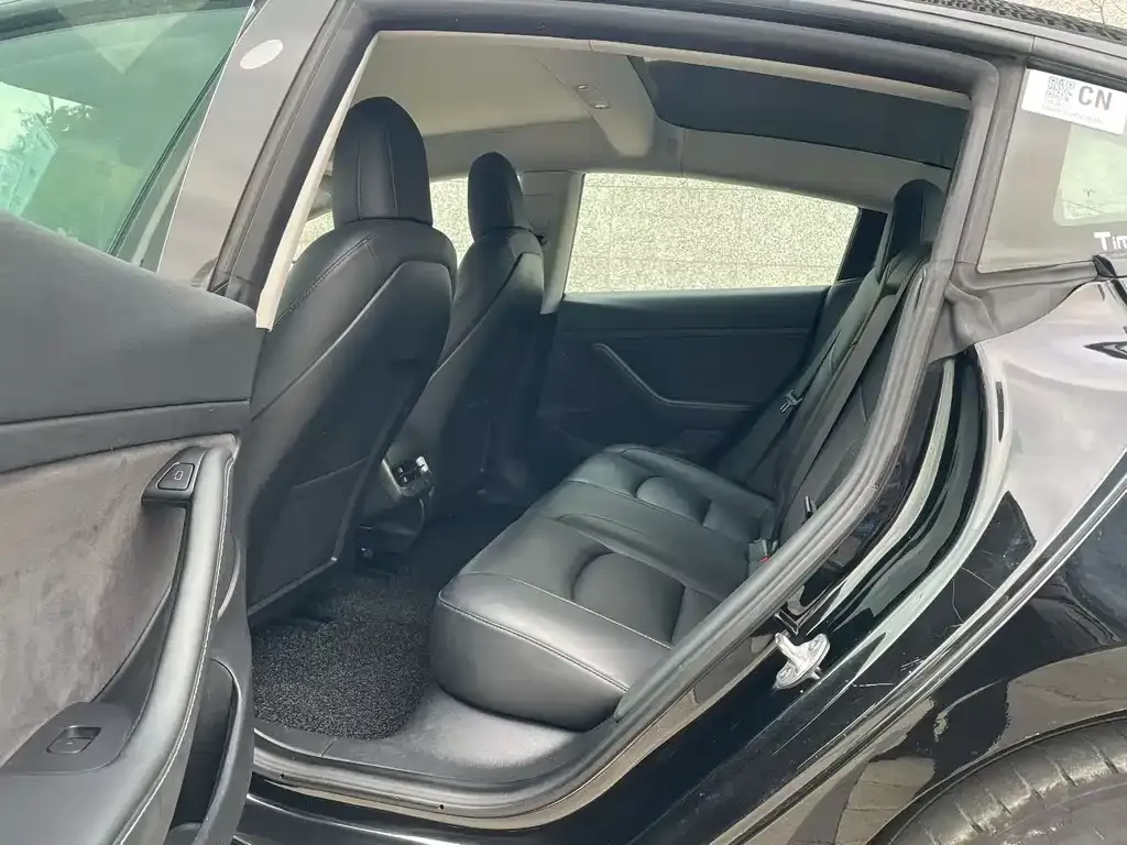 Tesla Model 3 — фото 4