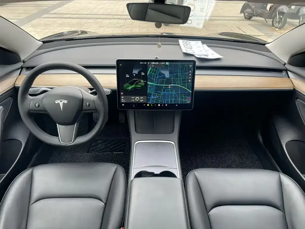 Tesla Model 3 — фото 9