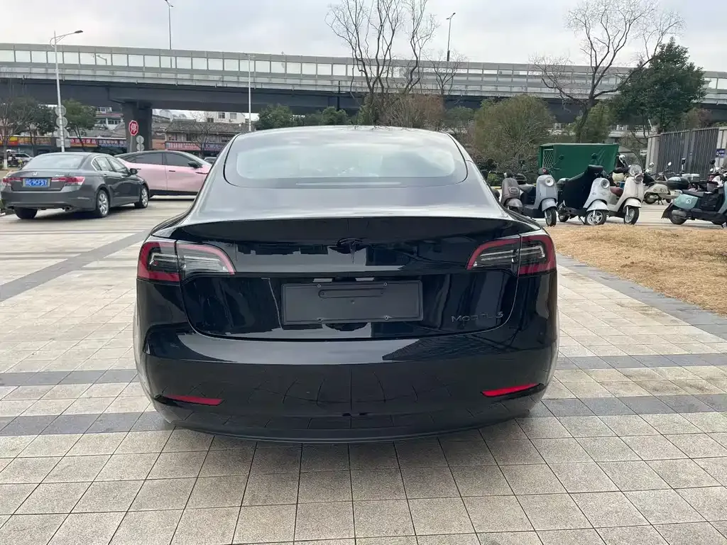Tesla Model 3 — фото 7