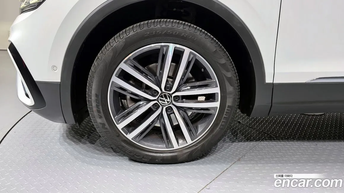 Volkswagen Tiguan — фото 7