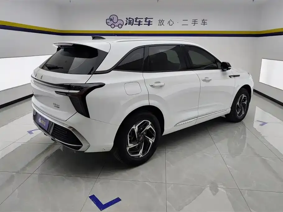 Hongqi HS3 — фото 3