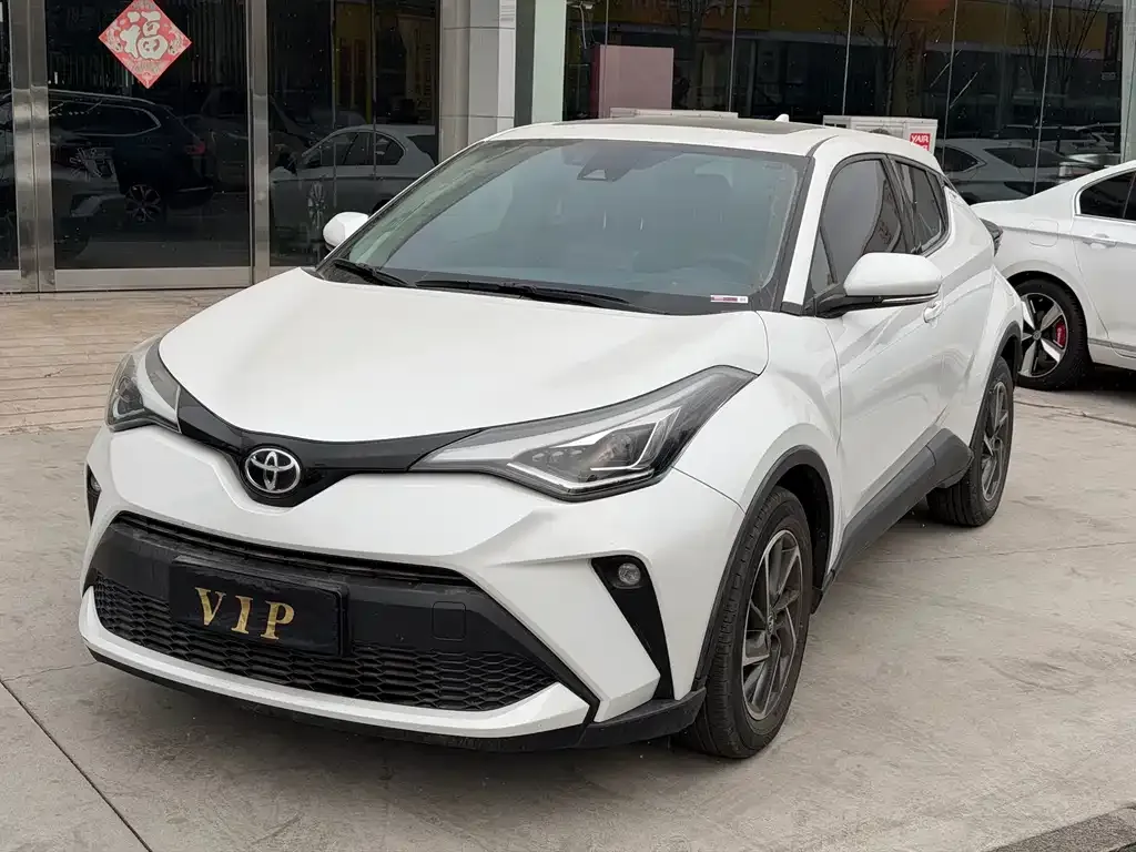 Toyota C-HR — фото 1