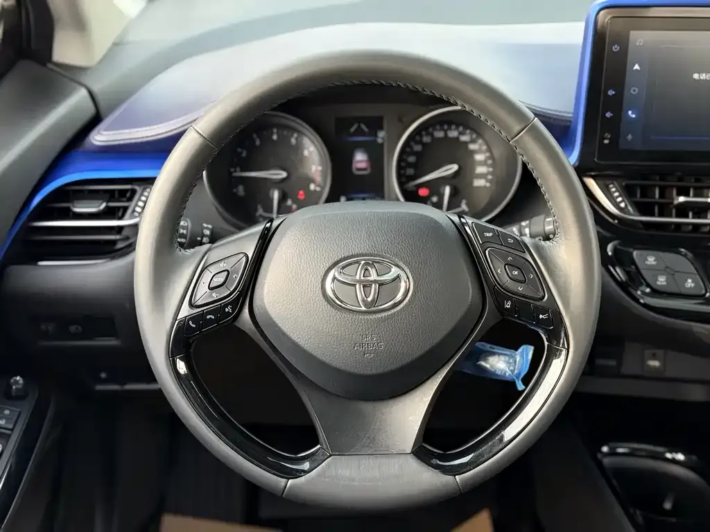 Toyota C-HR — фото 4