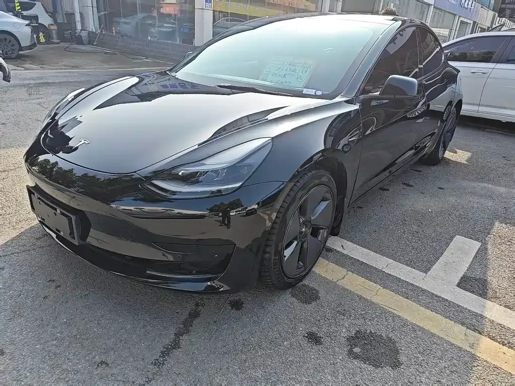 Tesla Model 3 — фото 1