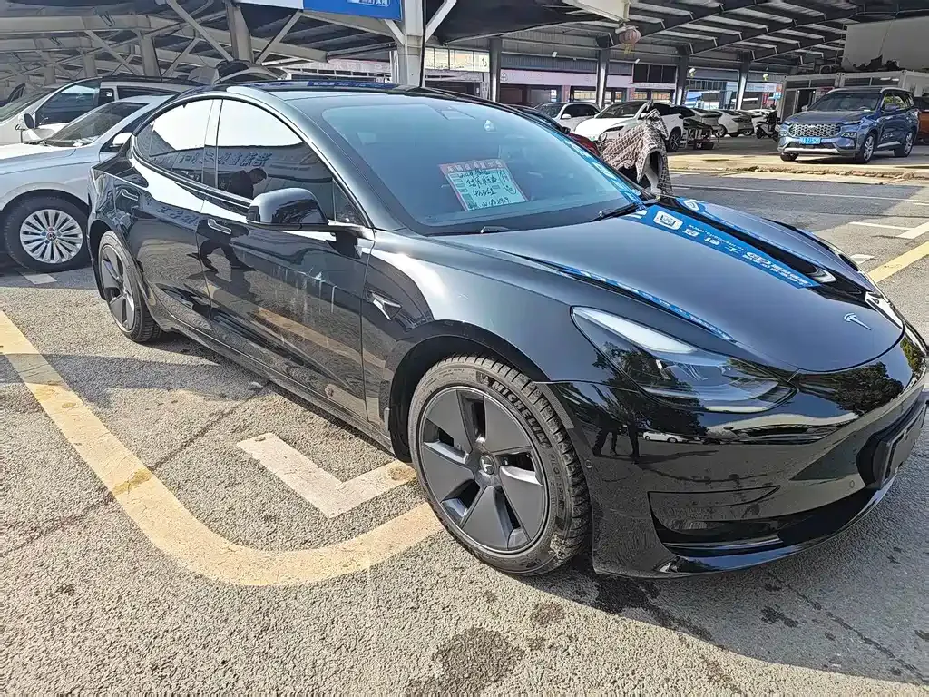 Tesla Model 3 — фото 10
