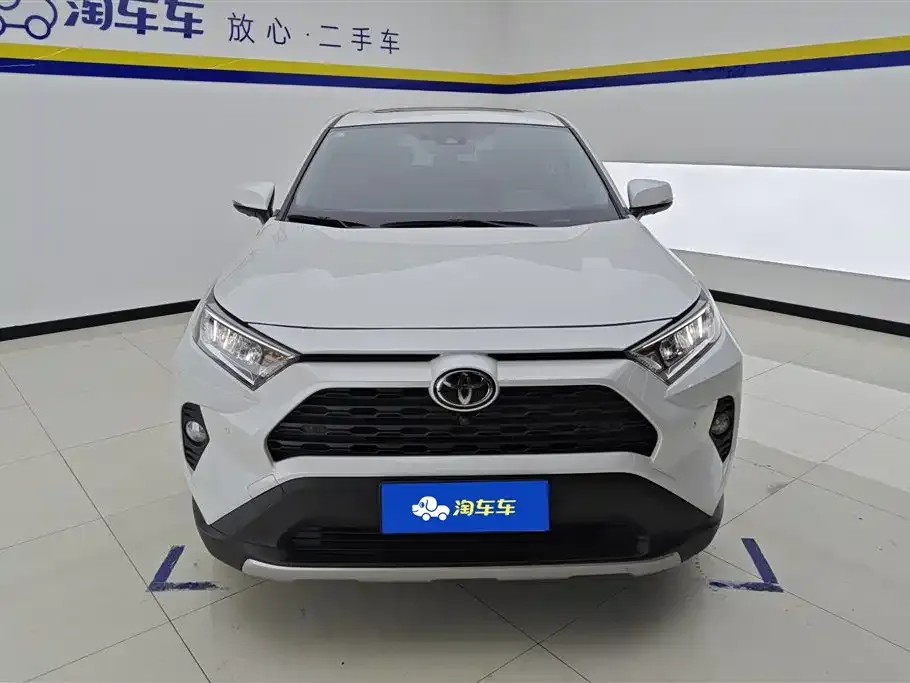 Toyota RAV4 2023 из CN, фото 3