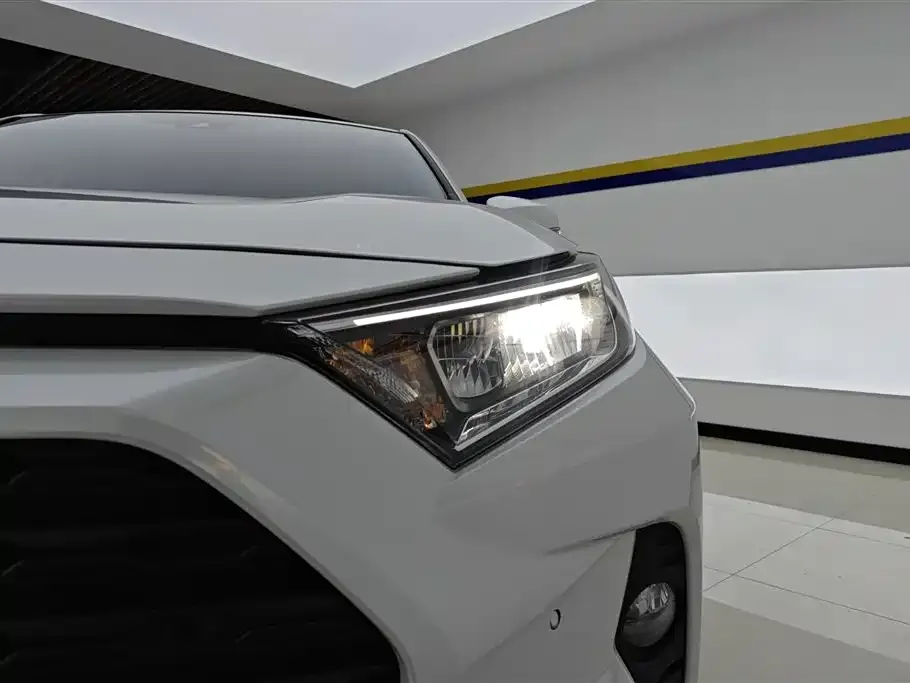 Toyota RAV4 2023 из CN, фото 5