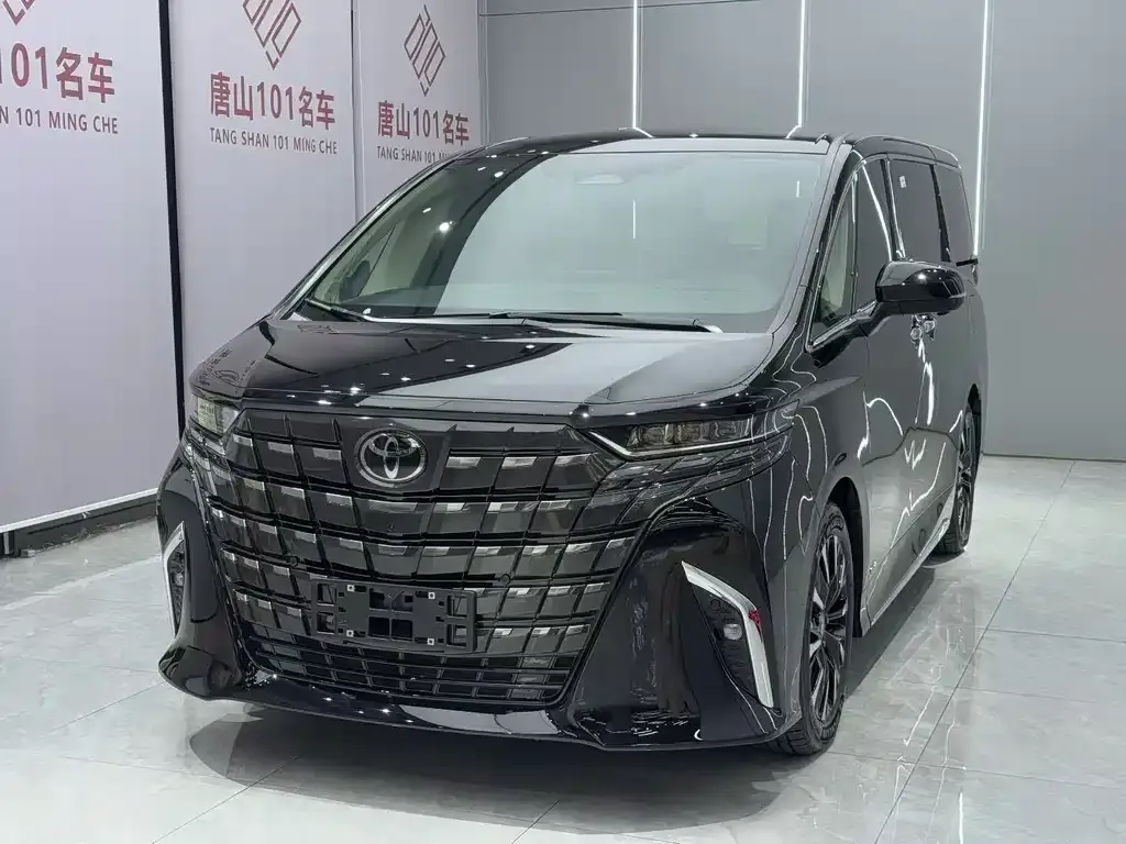 Toyota Alphard — фото 1