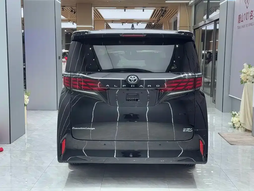 Toyota Alphard — фото 4