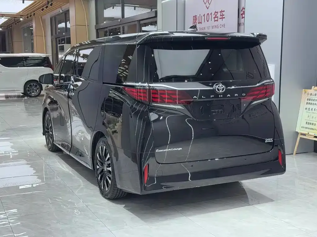 Toyota Alphard — фото 10