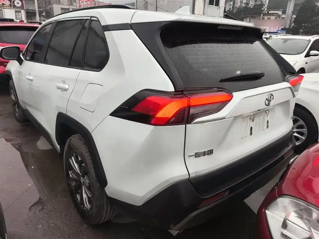 Toyota RAV4 2023 из CN, фото 8