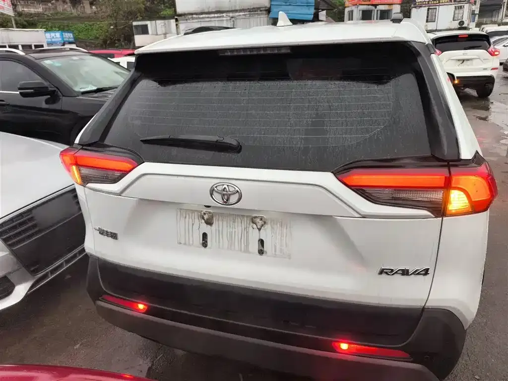 Toyota RAV4 2023 из CN, фото 4