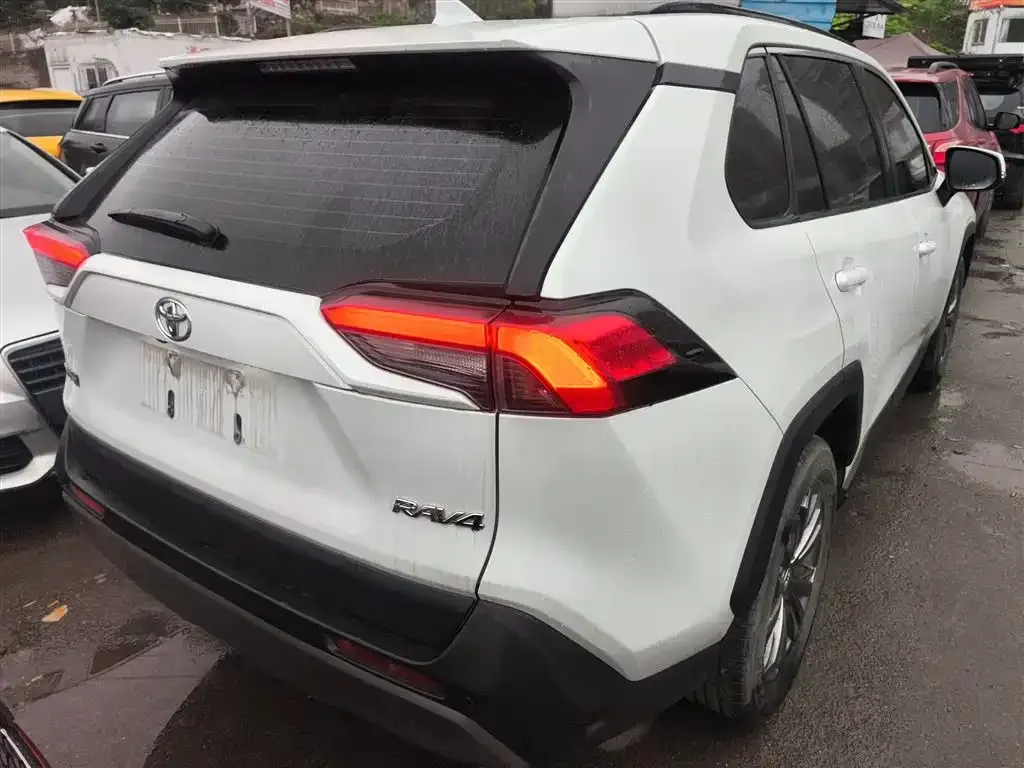 Toyota RAV4 2023 из CN, фото 2