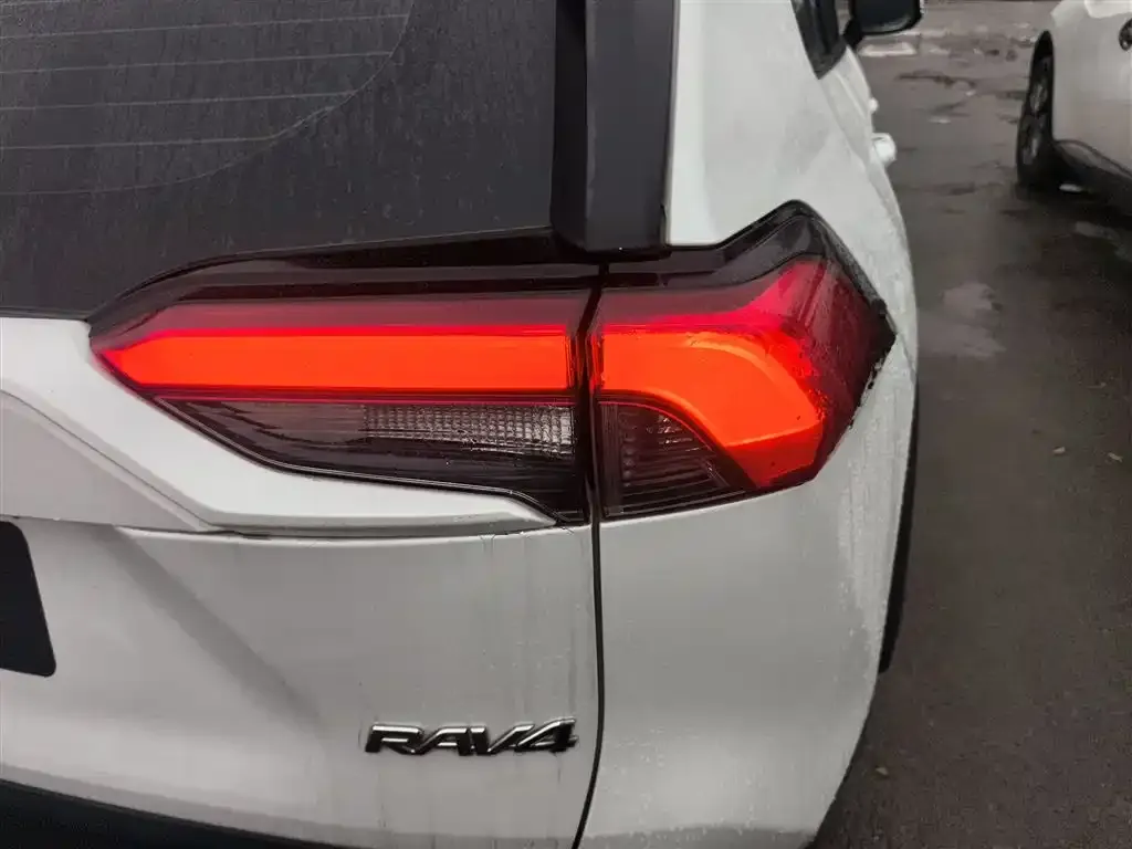 Toyota RAV4 2023 из CN, фото 6