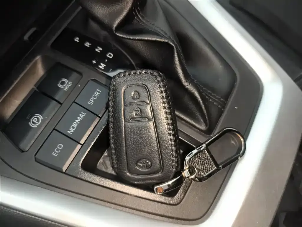 Toyota RAV4 2023 из CN, фото 3
