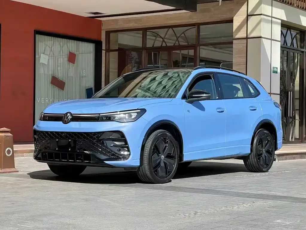 Volkswagen Tiguan L — фото 1