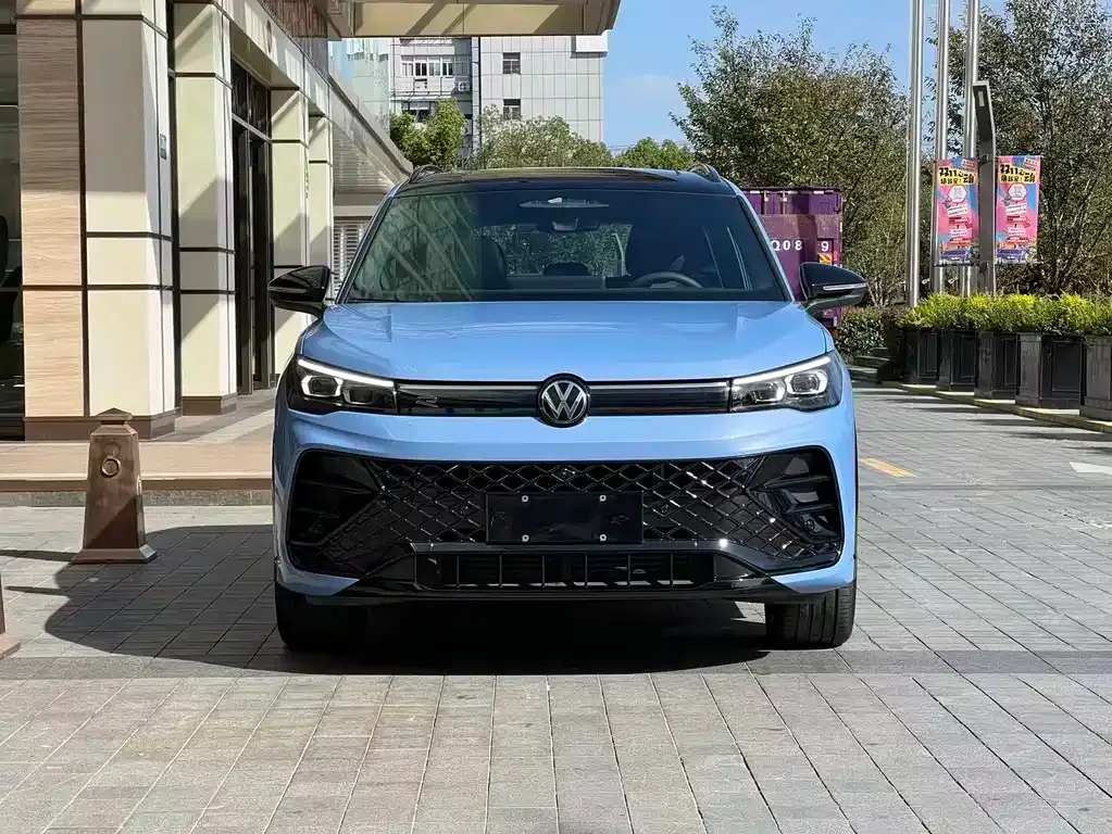 Volkswagen Tiguan L — фото 8