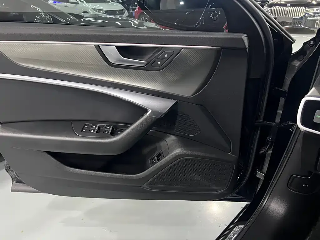 Audi A6L 2021 из CN, фото 5