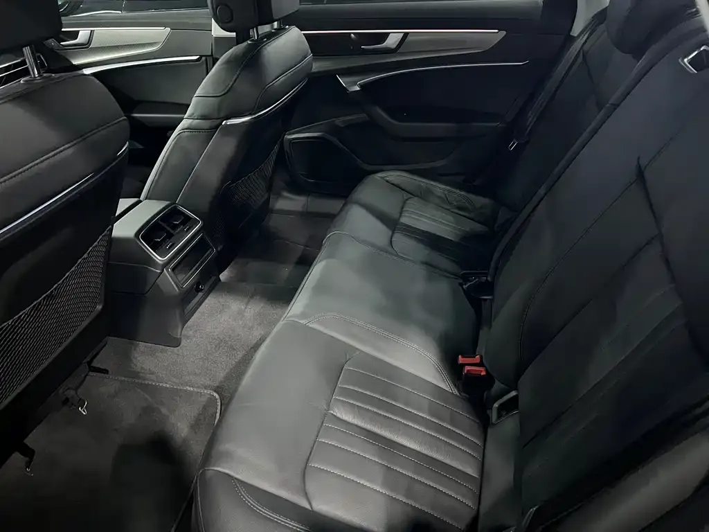 Audi A6L 2021 из CN, фото 9