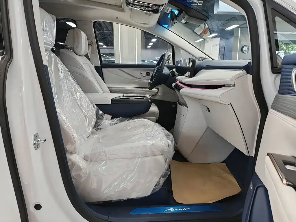 Buick GL8 Hybrid — фото 3