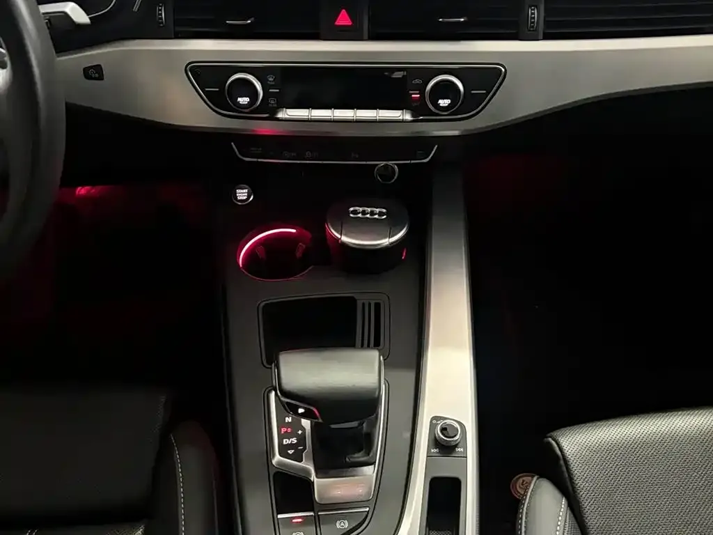 Audi A4L 2022 из CN, фото 8