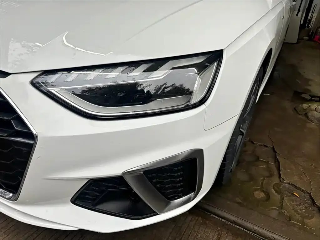 Audi A4L 2022 из CN, фото 4