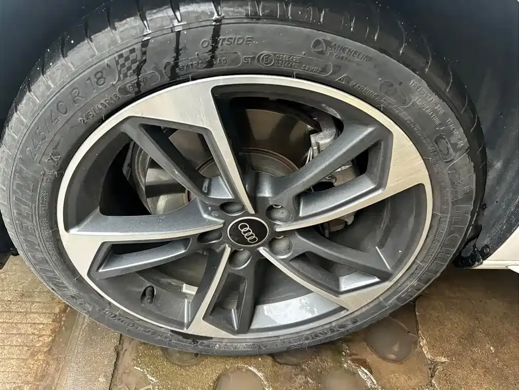 Audi A4L 2022 из CN, фото 10