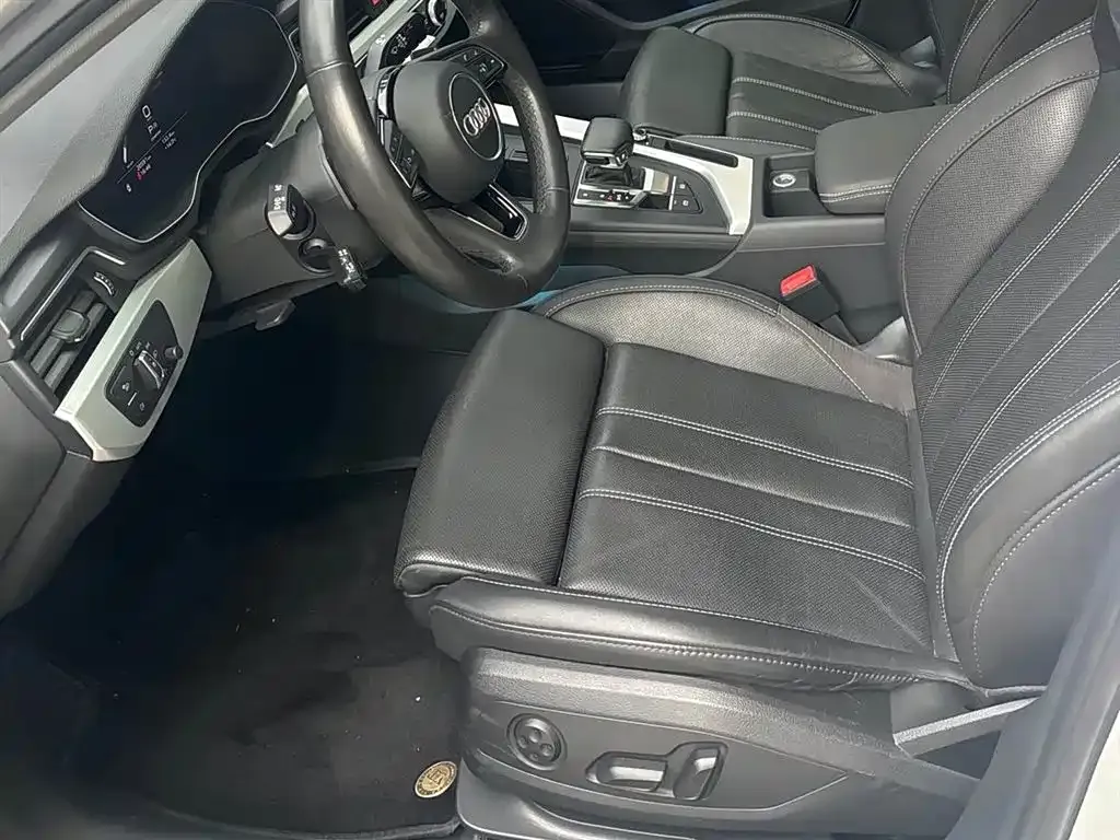 Audi A4L 2022 из CN, фото 5