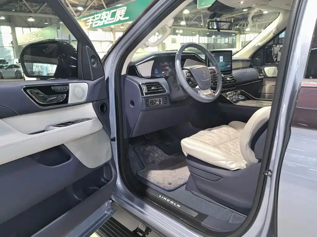 Lincoln Navigator One 2023 из CN, фото 9