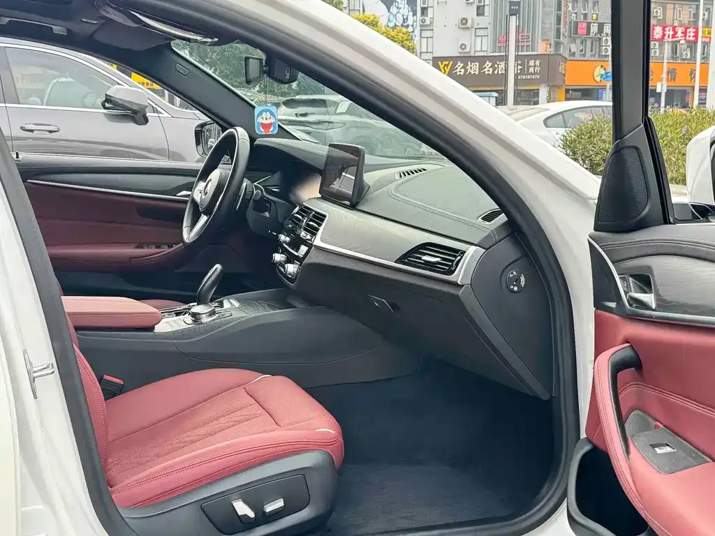 BMW 5 Series 2024 из CN, фото 3