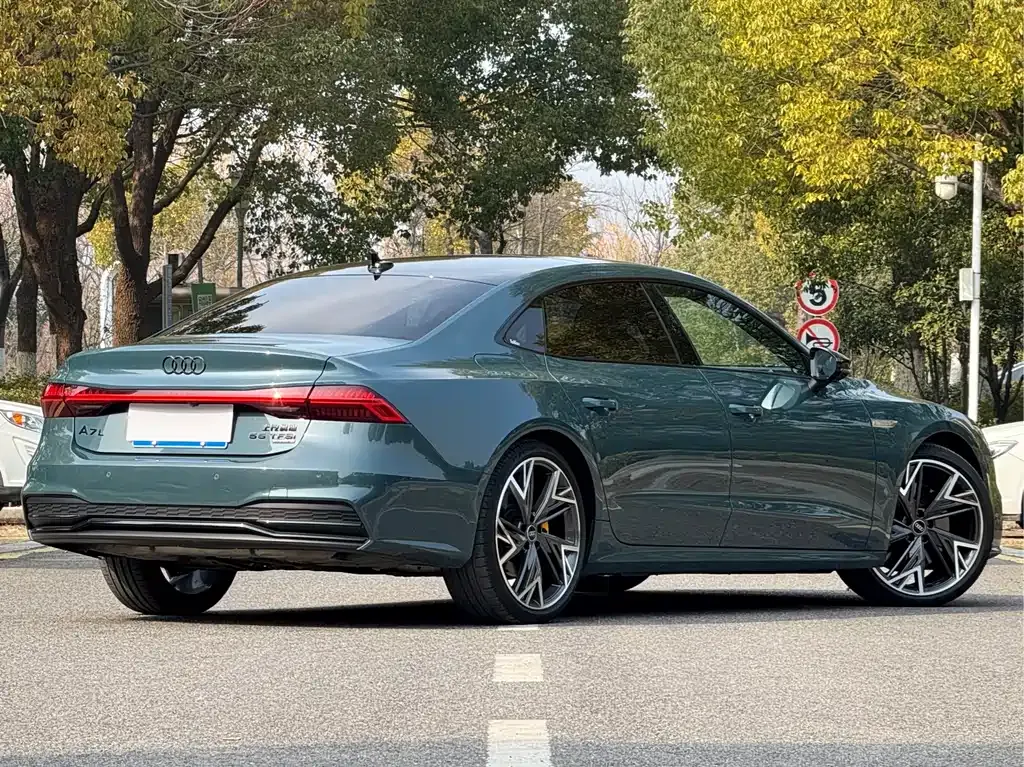 Audi A7L — фото 10