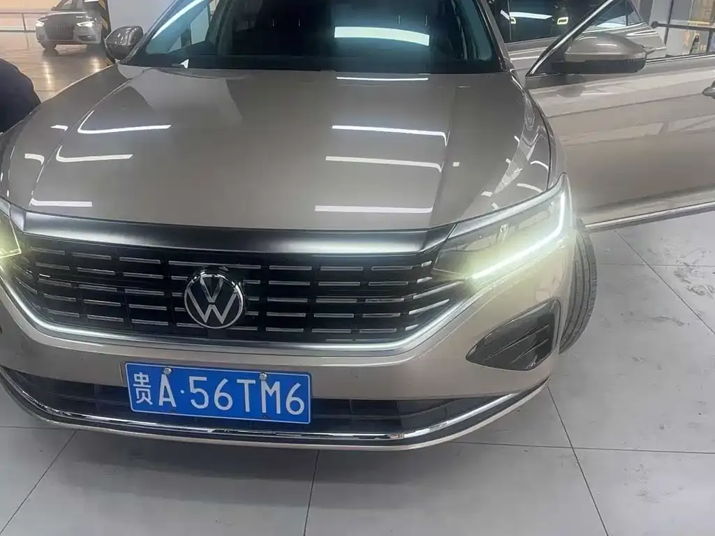 Volkswagen Passat — фото 1